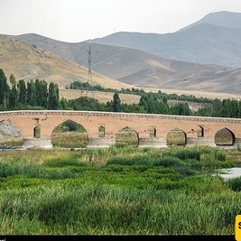 جسر قشلاق التاریخی: معلم سیاحی بارز فی إیران