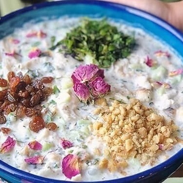 نکته سیئه عن “أبدوغ خیار”: أی دوله أخذت الطبق التقلیدی المحبوب من إیران؟