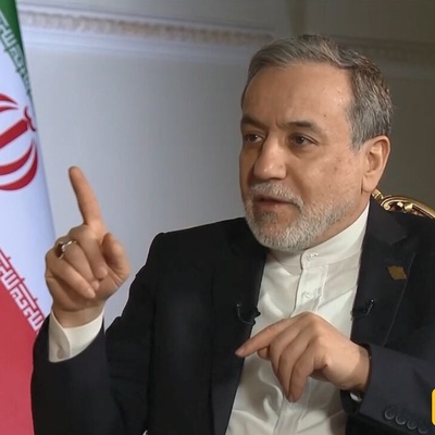 عراقجی ینتقد بشده تقصیر الحکومه البریطانیه فی حمایه امن السفاره الایرانیه