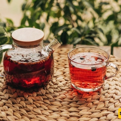 فوائد شای أوراق توت العلیق الأحمر: علاج عشبی طبیعی للنساء