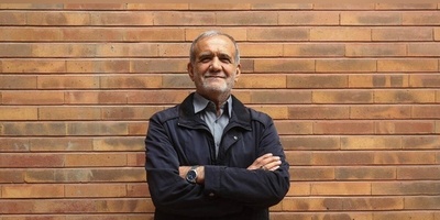 أنیق بأسلوب مسعود بزشکیان: نظره على قبعه الرئیس العصریه والتصمیم الفرید لاختصاصی أمراض القلب الذی یضم صورًا للقلب داخل غرفه العملیات