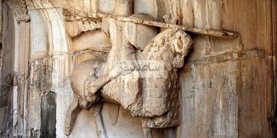 هل صنع الإیرانیون أفلامًا قبل هولیوود؟! اکتشاف طاق بستان یکشف نقوشًا حجریه تصور السینما قبل ألف عام