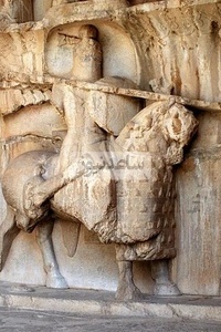 هل صنع الإیرانیون أفلامًا قبل هولیوود؟! اکتشاف طاق بستان یکشف نقوشًا حجریه تصور السینما قبل ألف عام