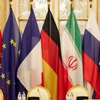 الأزمه السیاسیه فی إیران تعید أجواء 1941 و1953