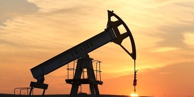 أسعار النفط تحافظ على مکاسب الأسبوع الماضی