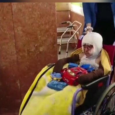 فیدیو مؤلم یظهر کیان شقیق رایان قاسمی الجریح، أصغر شهداء هجمات الإرهاب الإسرائیلی على إیران / الناجی الوحید من عائله مکونه من 4 أشخاص!