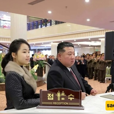 افتتاح فندق سیاحی فاخر بحضور الدیکتاتور الأعلى وابنته (صور)