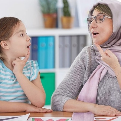 ما العوامل التی تسبب التأتأه لدى الأطفال؟