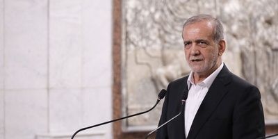 لنتصفح صفحات التاریخ: صور مثیره لمسعود بزشکیان، رئیس إیران، خلف مقعد الصف فی أول یوم من شهر مهر
