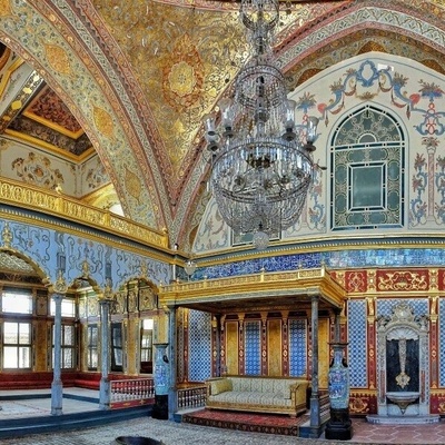 اکتشاف سن وشعر للنبی محمد (صلى الله علیه وسلم) فی قصر إسطنبول + صور