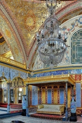 اکتشاف سن وشعر للنبی محمد (صلى الله علیه وسلم) فی قصر إسطنبول + صور