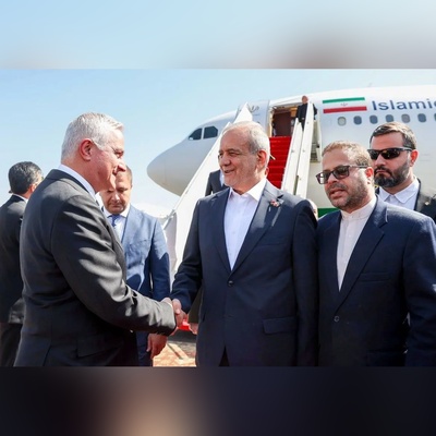 رئیس إیران مسعود پزشکیان یصل یریفان فی زیاره رسمیه + صور