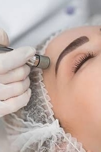 کیف تساعد تقنیه التقشیر الدقیق للجلد على تجدید البشره؟