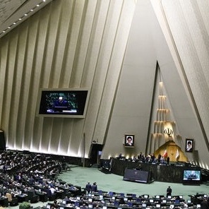 لبرلمان یعلن اعفاء الإیرانیین الذین یغادرون البلاد دون إذن فی حال عودتهم إلیها