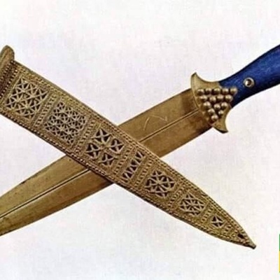 اکتشاف مذهل تحت أرض الدنمارک: قبر عمره 4000 عام یحتوی على أسلحه تنافس التکنولوجیا الحدیثه