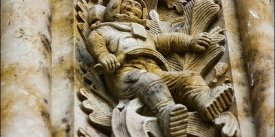 تم اکتشاف قبر قدیم غامض لرجل فضاء [صور]