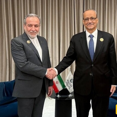 یلتقی وزیر الخارجیه الإیرانی عباس عراقجی برئیس منظمه التعاون الإسلامی فی بغداد لبحث قضایا العالم الإسلامی