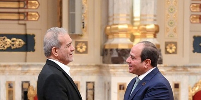 المحادثه الهاتفیه بین مطهریان والرئیس المصری: التفاوض بدل الحرب والصراع العسکری؟