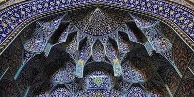 عبقریه هندسیه عمرها 400 عام فی مسجد تاریخی فی أصفهان—تحفه معماریه تتحدى أنظمه الصوت الحدیثه