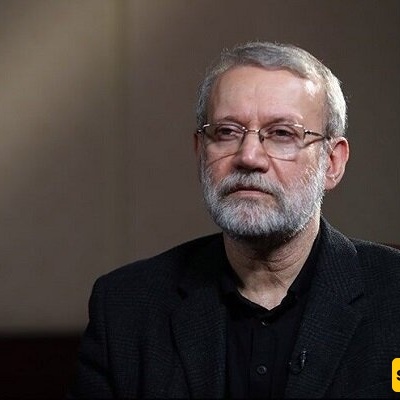 شاهد بالصور..لاریجانی یخدم زوار اربعینیه الامام الحسین(ع