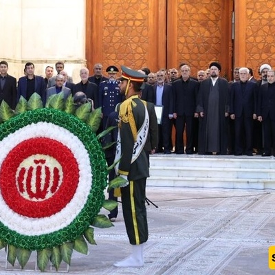 رئیس الجمهوریه وأعضاء الحکومه یجددون العهد بالتزامهم بمبادئ الإمام الخمینی (ره)