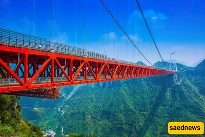 جسر أیزهای: تحفه صینیه هندسیه حیث یلتقی العلم بالإنسانیه على ارتفاع 355 مترًا