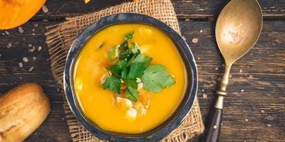 طریقه إعداد حساء الیقطین الکریمی: حساء لذیذ ومغذٍ للأیام البارده