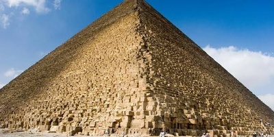 هرم الجیزه الأکبر: إحدى عجائب مصر القدیمه