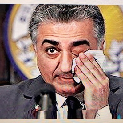 المعارضه تتحول إلى التسوّل: اشتروا عطر جوجوش، أطباق محمد رضا بهلوی، ونبیذ نیکا — ساعدونا على الثراء / تبرّعوا بدولارین لدعمی