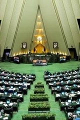 انتقاد حاد للبرلمان الثانی عشر بسبب إهانه ظریف: الاستسلام یعنی السماح للأجانب بإهانه مسؤولینا دون الجرأه على الاحتجاج