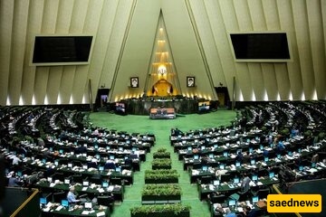 انتقاد حاد للبرلمان الثانی عشر بسبب إهانه ظریف: الاستسلام یعنی السماح للأجانب بإهانه مسؤولینا دون الجرأه على الاحتجاج