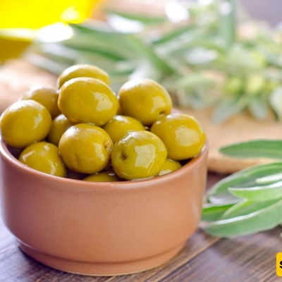 کیفیه تحضیر الزیتون المُخَلَّل بالخل والملح فی المنزل