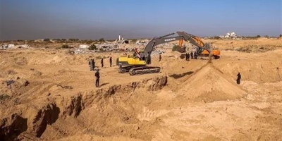 إسرائیل تشن ضربات على غزه مع استعداد السلطات لاستعاده جثث الضحایا بشکل واسع