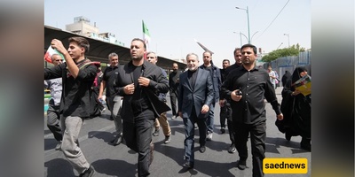 الیوم، تمّ التقاط صوره ذات مغزى بالتعاون بین عراقجی وأحد المقاتلین البواسل من الحرس الثوری؛ المیدان والدبلوماسیه جنبًا إلى جنب، وعَلَم إیران فی الخلفیه... +صوره