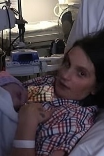 لحظه تذکاریه: استقبال أصغر عضو فی أکبر عائله بالعالم – طفلهم الثانی والعشرون، ما شاء الله!