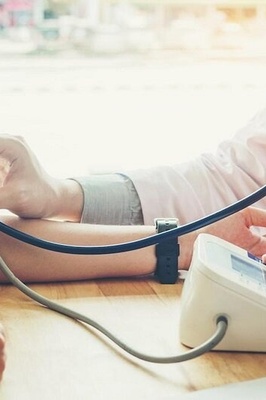 أسرار التحکم فی ضغط الدم دون زیاده الدواء | تحذیر الخبراء من الملح الخفی فی الأطعمه