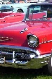 اکتشف المزایا السحریه لأجمل شیفرولیه کلاسیکیه حمراء منذ 70 عامًا