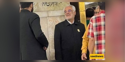 طهرانجی یرتدی زیّ الخدمه مزینًا بأزهار سباثیفیلوم فی مراسم تکریم العالم الشهید النووی + صور