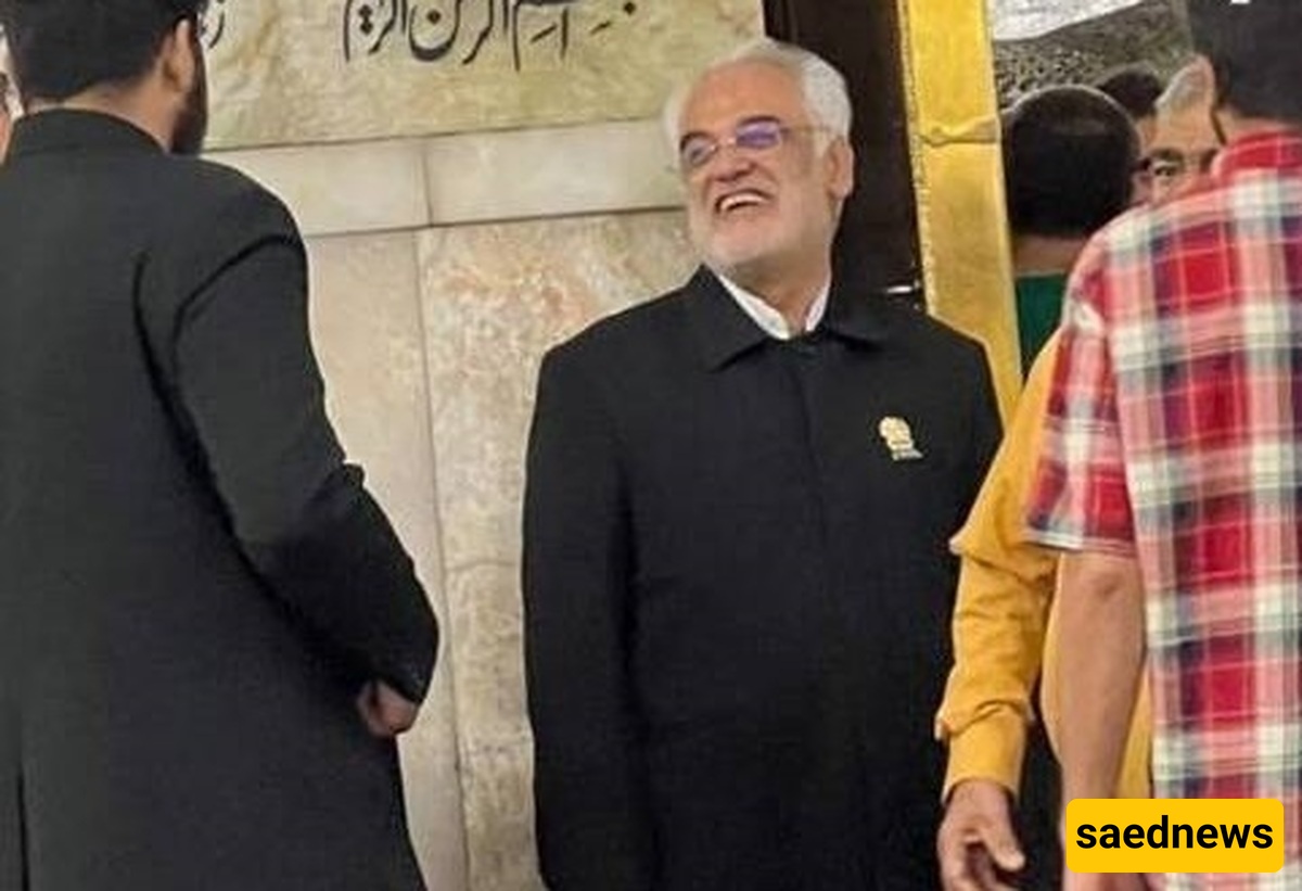 طهرانجی یرتدی زیّ الخدمه مزینًا بأزهار سباثیفیلوم فی مراسم تکریم العالم الشهید النووی + صور