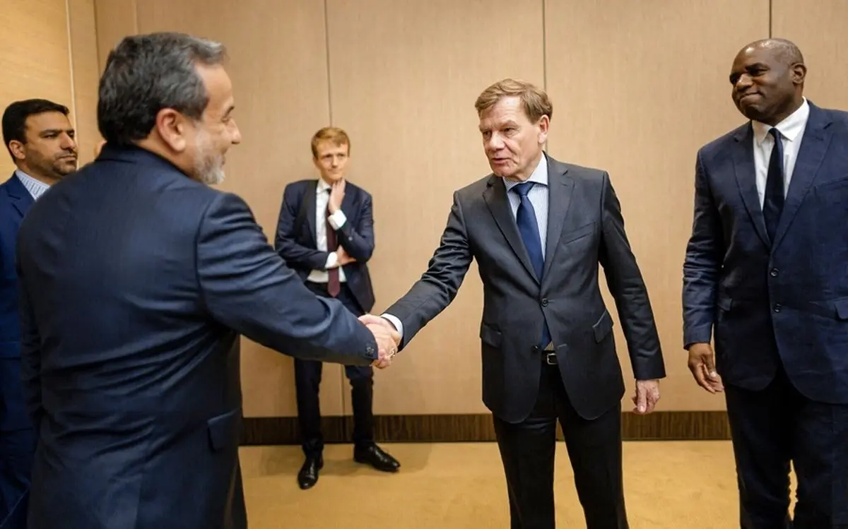 الاتصالات الدبلوماسیه لم تنقطع: إیران والترویکا الأوروبیه فی حوار دائم
