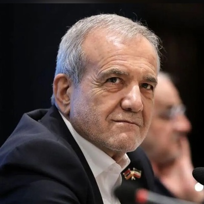 الرئیس الإیرانی یؤکد أن التقدم یتطلب الانفتاح لا الانعزال