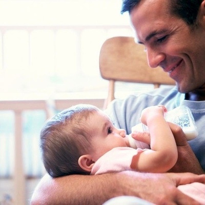 أن تصبح أبًا بعد الستین: هل هو ممکن أم محفوف بالمخاطر؟