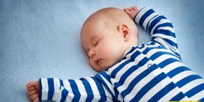 تنهد الطفل أثناء النوم: هل هو أمر طبیعی أم علامه تحذیریه؟ وما أسبابه؟