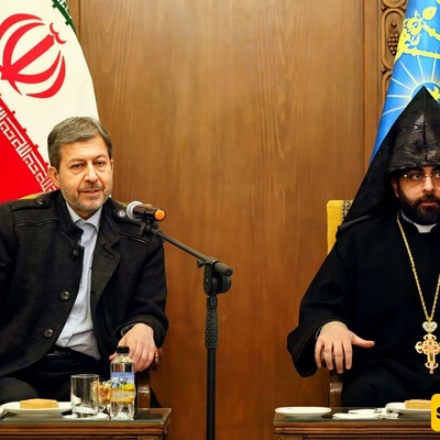 کبیر اساقفه الارمن فی اصفهان: التدخلات الاجنبیه فی شؤون ایران مدانه