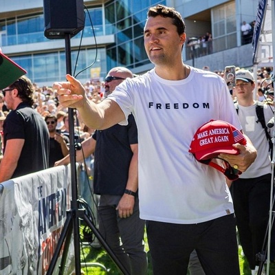 قبل وفاته، أثار تشارلی کیرک هذه الجدلات العشره الکبرى