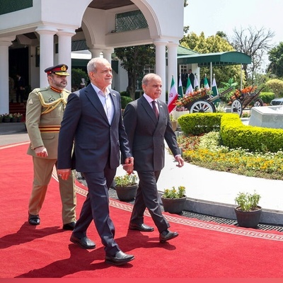 المحور الاستراتیجی الإیرانی الباکستانی: زیاره بزشکیان تُشیر إلى شراکه إقلیمیه جدیده