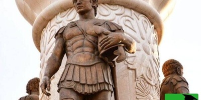 تحت تراب العراق، سر قدیم یظهر: اکتشاف معبد مزدوج ونقش للإسکندر الأکبر وزیوس