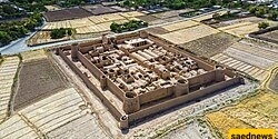 رحله مذهله إلى قلعه مهرپادین — إحدى أروع القلاع الطینیه فی إیران