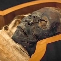 مومیاء غریبه لمراهق تُکتشف بجلد ولحم سلیم! +فیدیو