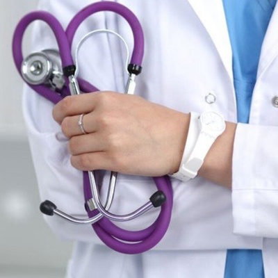 طبیب استخدم سائله المنوی الخاص لعلاج العقم لدى النساء